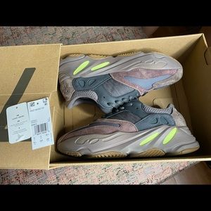 adidas Yeezy boost 700 Mauve size 6.5 Men